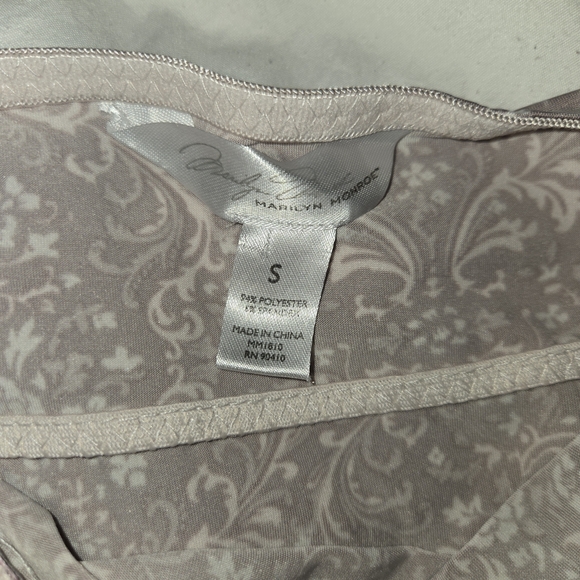 Marilyn Monroe Lace Trim Pajama Set in Soft Purple - Picture 3 of 3